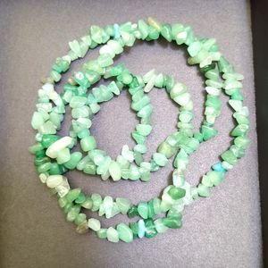 Natural gem stone (wild), Light green, 24 inches.